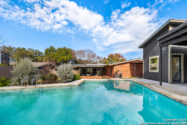 Image 41 of 53 For 2118 Lawndale Dr E