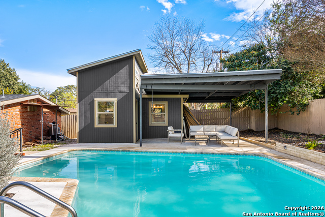 Image 42 of 53 For 2118 Lawndale Dr E