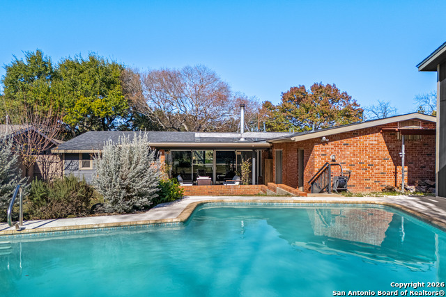 Image 43 of 53 For 2118 Lawndale Dr E