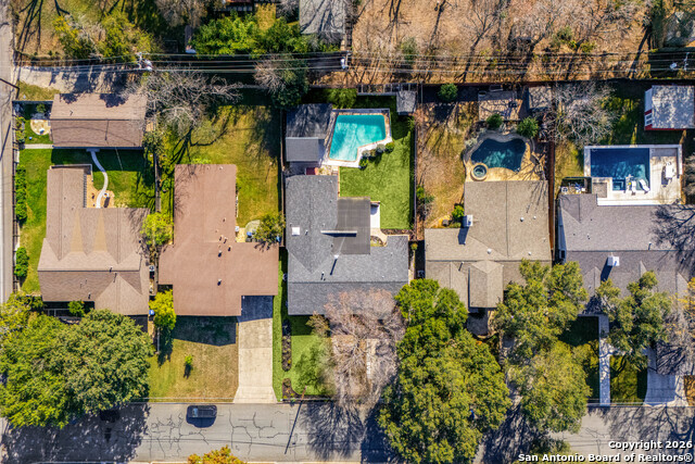 Image 52 of 53 For 2118 Lawndale Dr E