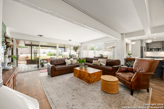 Image 8 of 53 For 2118 Lawndale Dr E