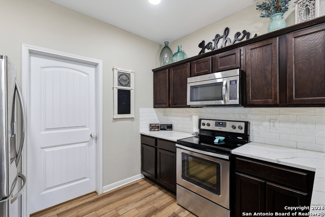 Image 11 of 25 For 512 Livingston Dr