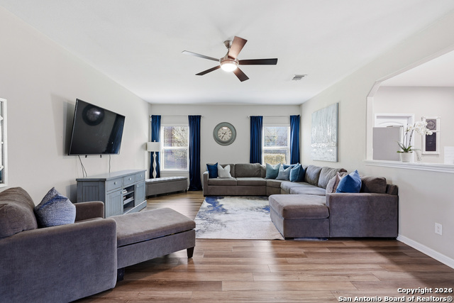 Image 4 of 25 For 512 Livingston Dr