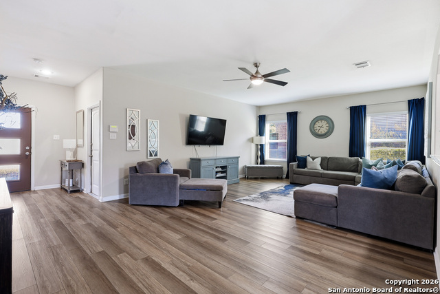 Image 5 of 25 For 512 Livingston Dr