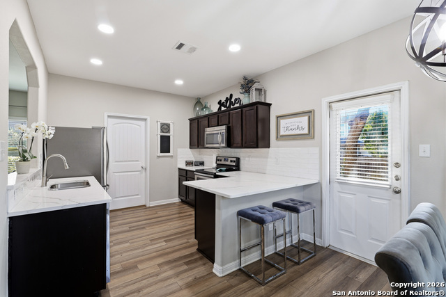 Image 9 of 25 For 512 Livingston Dr