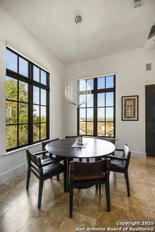 Listing photo id 16 for 20 Vittoria Ridge