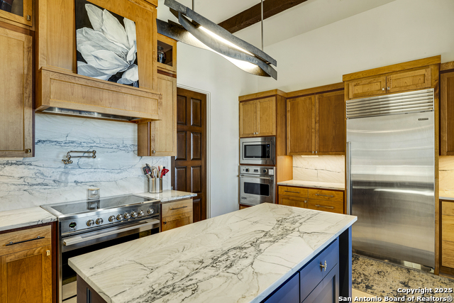 Listing photo id 19 for 20 Vittoria Ridge