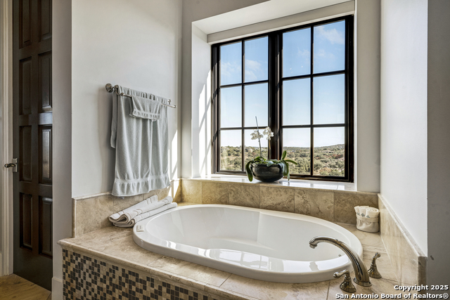 Listing photo id 26 for 20 Vittoria Ridge