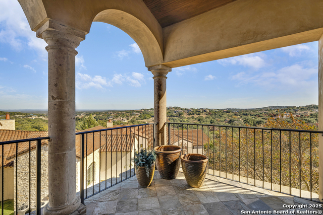 Listing photo id 29 for 20 Vittoria Ridge