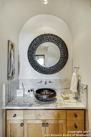 Listing photo id 30 for 20 Vittoria Ridge