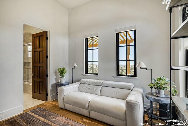 Listing photo id 32 for 20 Vittoria Ridge