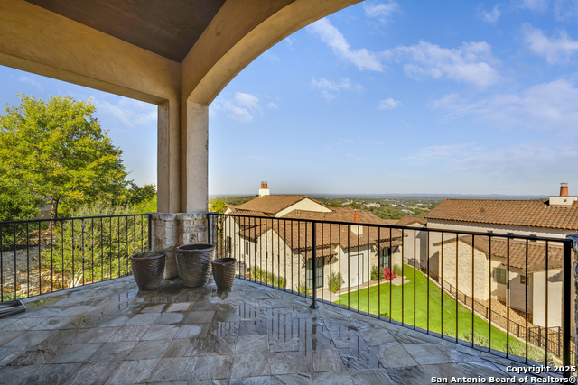Listing photo id 34 for 20 Vittoria Ridge