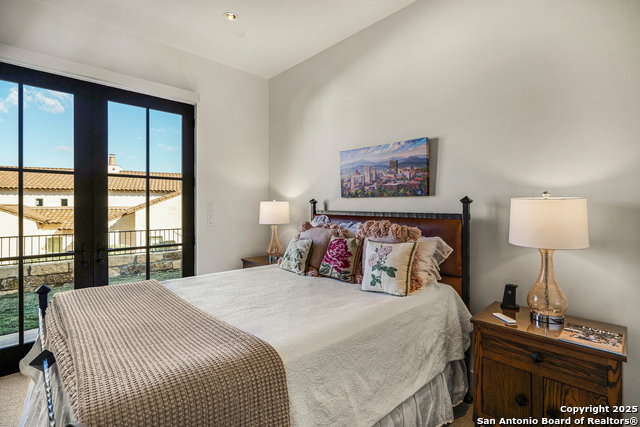 Listing photo id 39 for 20 Vittoria Ridge