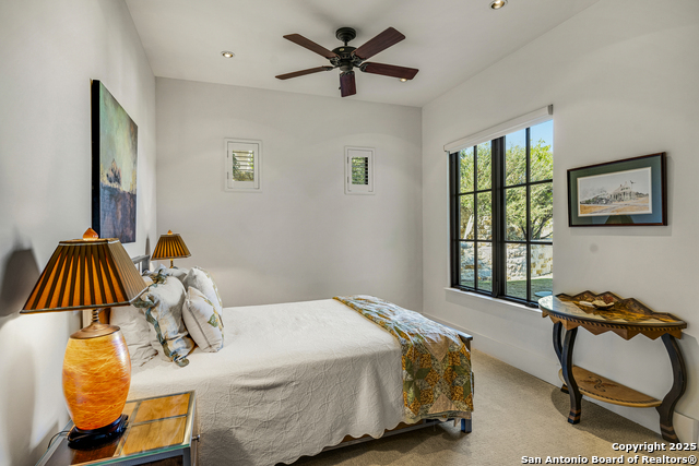 Listing photo id 41 for 20 Vittoria Ridge