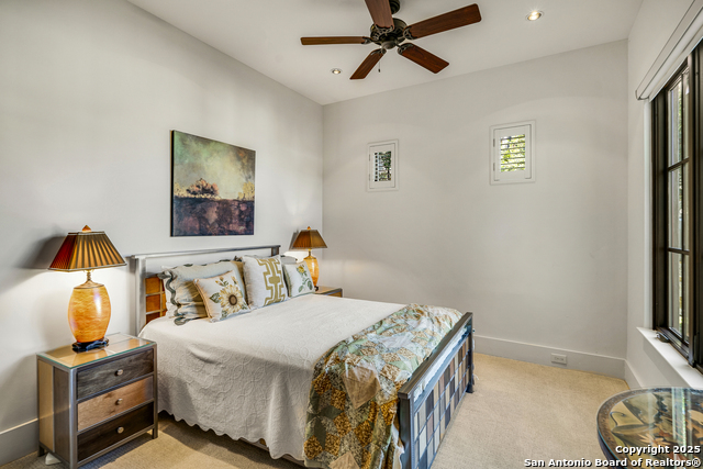 Listing photo id 42 for 20 Vittoria Ridge
