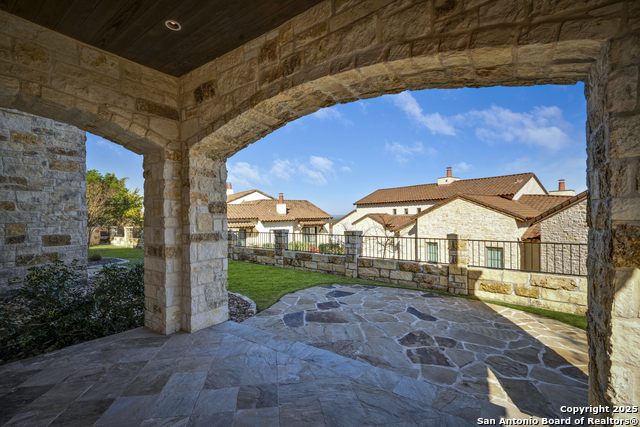 Listing photo id 44 for 20 Vittoria Ridge