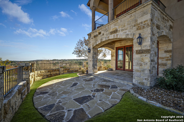 Listing photo id 45 for 20 Vittoria Ridge