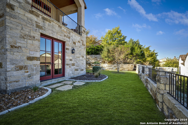 Listing photo id 46 for 20 Vittoria Ridge