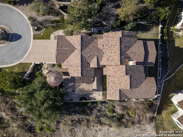 Listing photo id 47 for 20 Vittoria Ridge