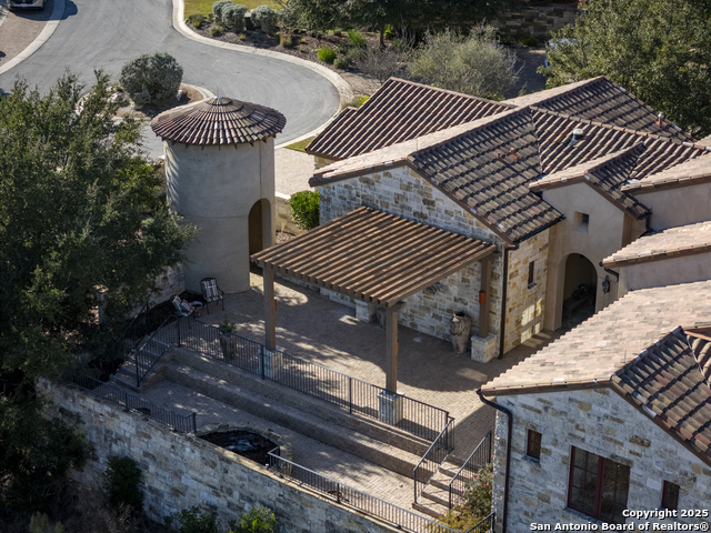 Listing photo id 48 for 20 Vittoria Ridge