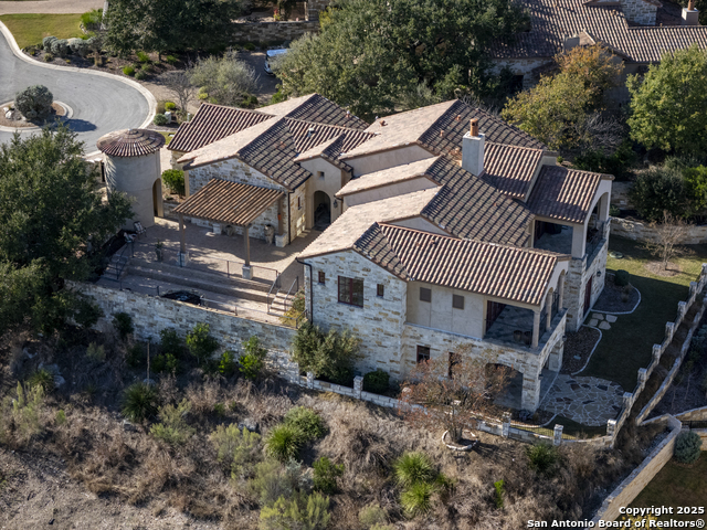 Listing photo id 50 for 20 Vittoria Ridge