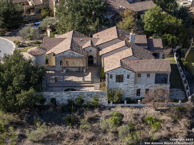 Listing photo id 51 for 20 Vittoria Ridge