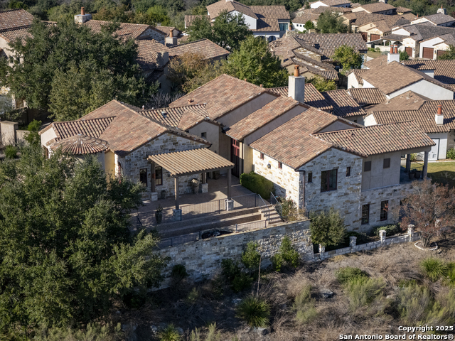 Listing photo id 53 for 20 Vittoria Ridge