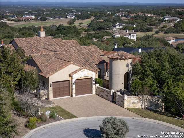 Listing photo id 54 for 20 Vittoria Ridge