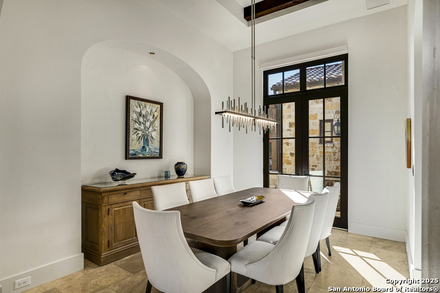 Listing photo id 7 for 20 Vittoria Ridge