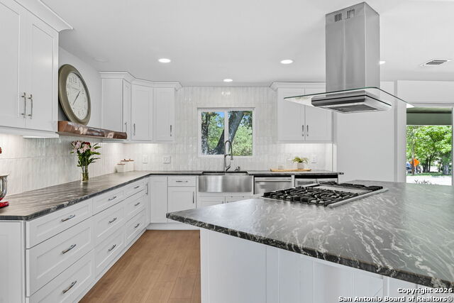 Image 6 of 20 For 530 Burnside Dr.