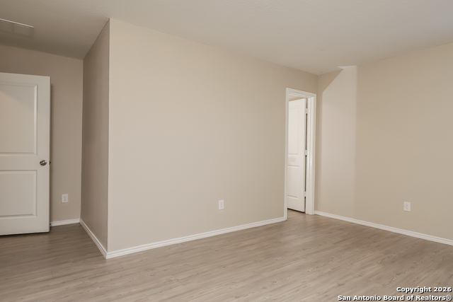 Listing photo id 10 for 3921 Far Horizon