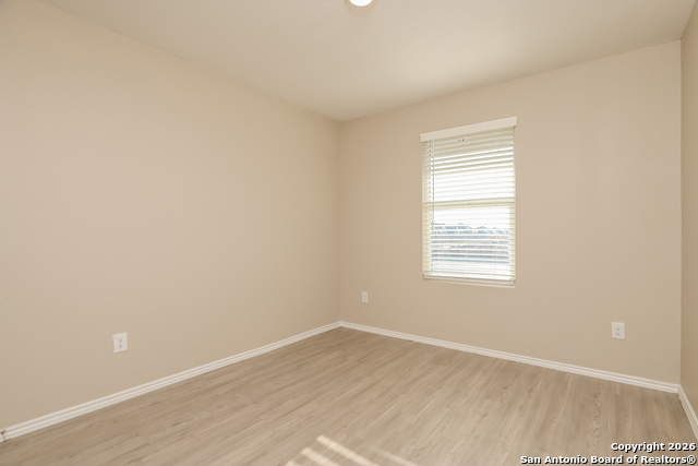 Listing photo id 11 for 3921 Far Horizon