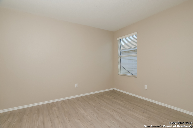 Listing photo id 13 for 3921 Far Horizon