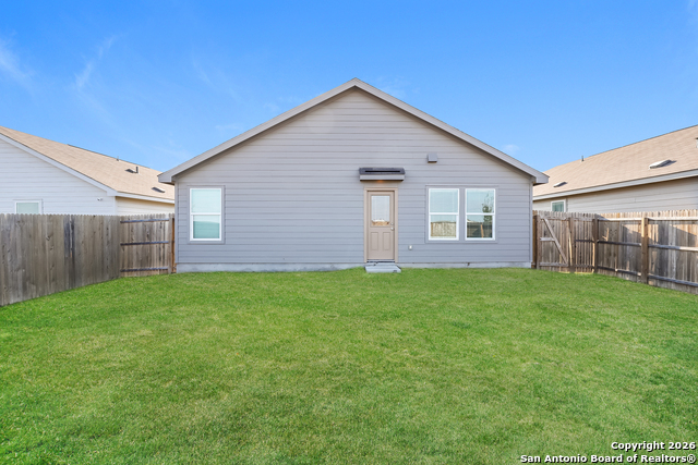 Listing photo id 16 for 3921 Far Horizon