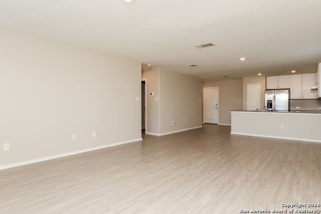 Listing photo id 4 for 3921 Far Horizon