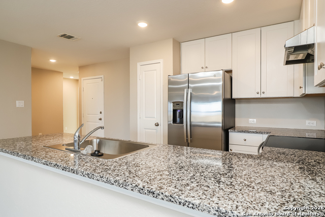 Listing photo id 6 for 3921 Far Horizon