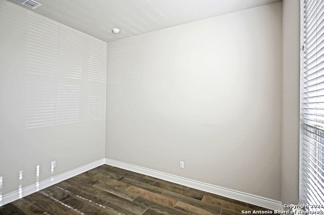 Image 18 of 34 For 588 Vale  