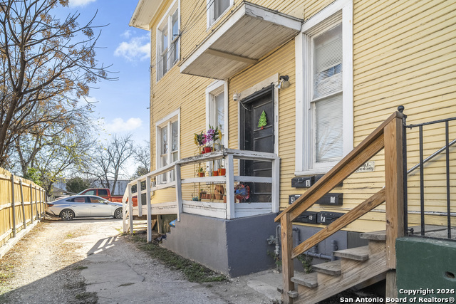 Image 11 of 31 For 1110 Ashby Pl W