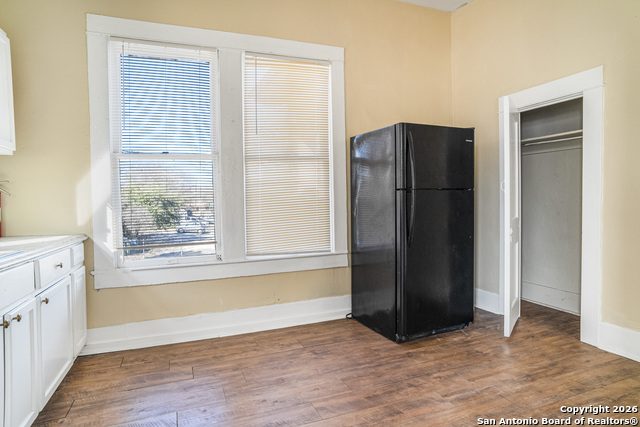 Image 14 of 31 For 1110 Ashby Pl W