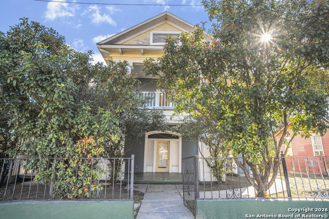 Image 2 of 31 For 1110 Ashby Pl W