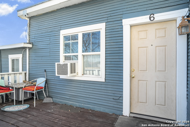 Image 8 of 31 For 1110 Ashby Pl W