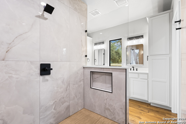 Image 19 of 37 For 181 Deerwood Circle