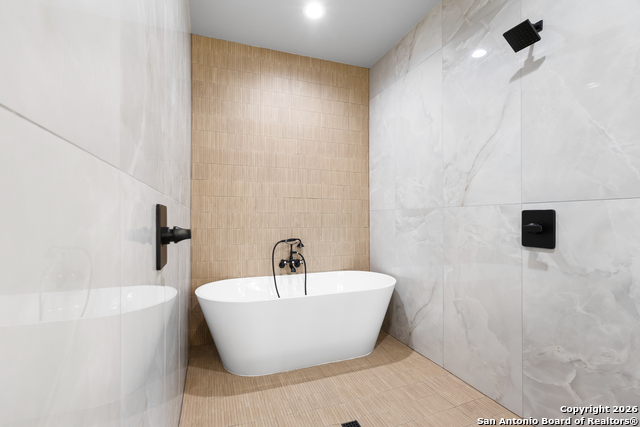 Image 20 of 37 For 181 Deerwood Circle