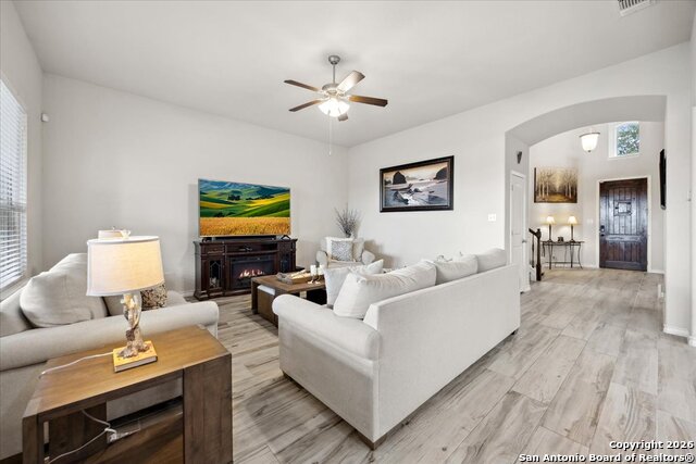 Image 14 of 50 For 25619 Poerner