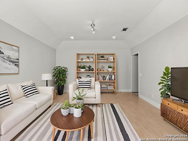 Image 13 of 32 For 8033 New Braunfels N # 106