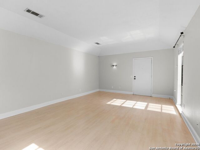 Image 15 of 32 For 8033 New Braunfels N # 106