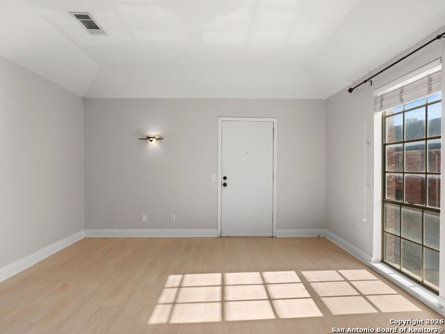 Image 17 of 32 For 8033 New Braunfels N # 106