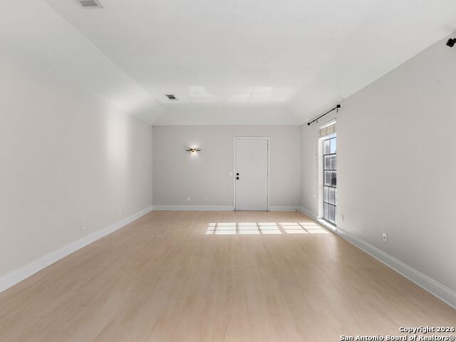 Image 18 of 32 For 8033 New Braunfels N # 106