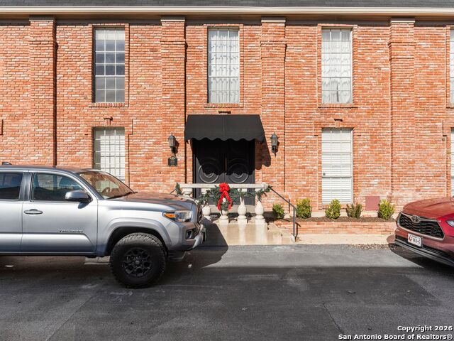 Image 2 of 32 For 8033 New Braunfels N # 106