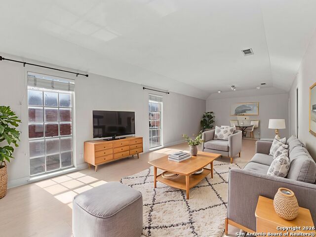 Image 20 of 32 For 8033 New Braunfels N # 106